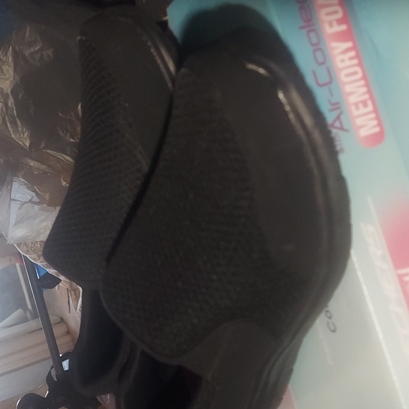 Sketchers walking shoe - Picture 2 of 3